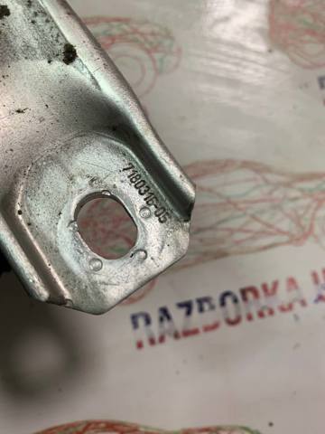 7180316 BMW Распорка передних стоек подвески правая купить в Чернигов