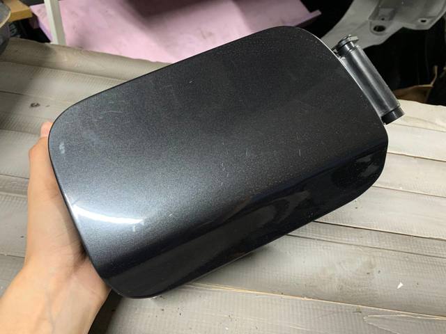 Корпус заливной горловины топливного бака 7204365 BMW