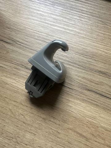 Фиксатор солнцезащитного козырька 7434833040B0 TOYOTA