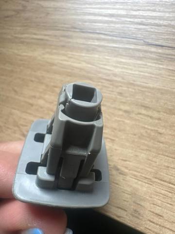 TOYOTA 7434833040B0 Фиксатор солнцезащитного козырька в наличии Ужгород