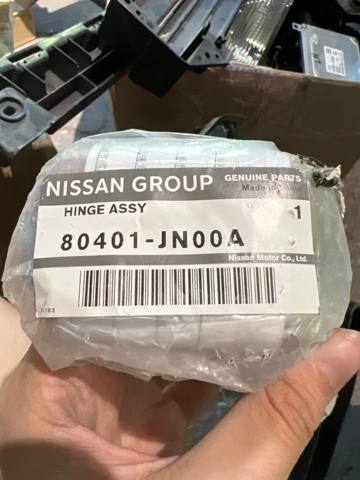 Петля передней двери левая 80401JN00A NISSAN