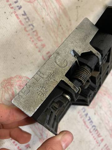 NISSAN 806115FD0B Держатель наружной ручки двери передней левой в наличии Кривой Рог