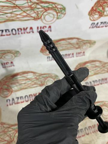 VAG 80A512182 Клипса крепления защиты заднего нижнего рычага в наличии Днепр