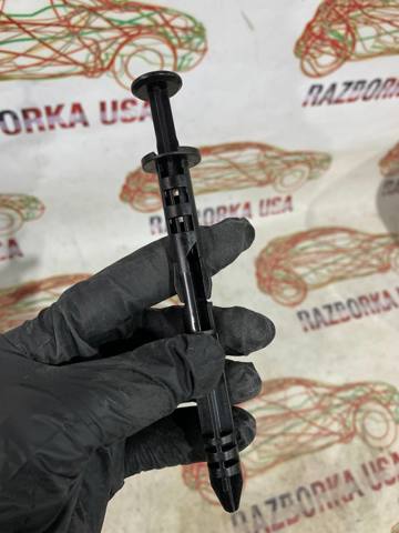 Клипса крепления защиты заднего нижнего рычага 80A512182 VAG