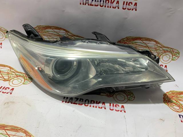 Фара комбинированная, передняя 8111006860 TOYOTA
