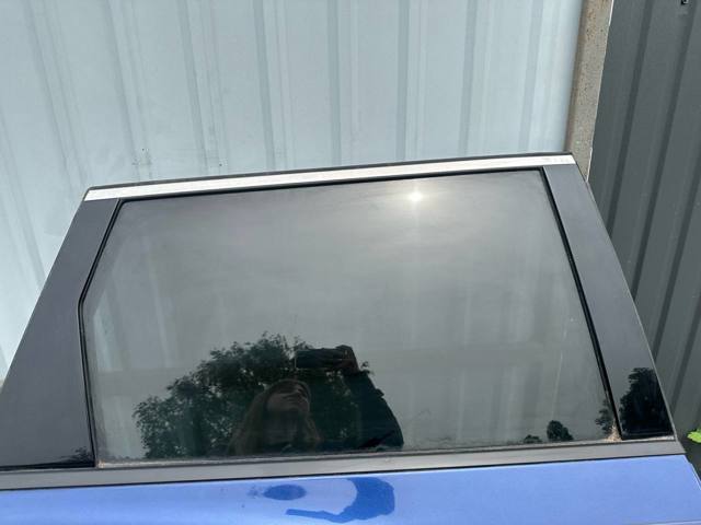 Стекло заднее правое 823006RA0A NISSAN