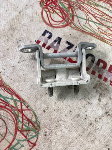 Петля задней двери, правой 824004EA0A NISSAN