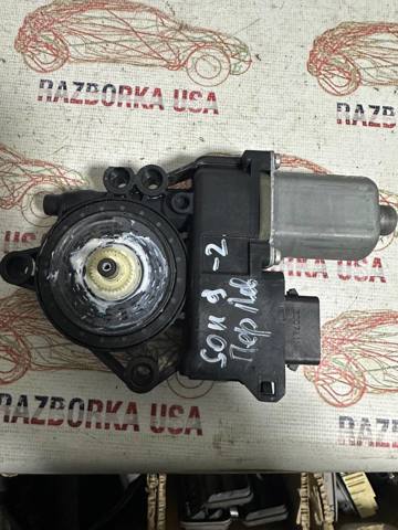Мотор стеклоподъемника двери передней, левой 824503S011 HYUNDAI