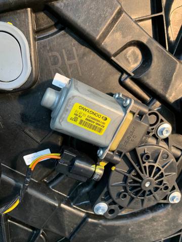 Мотор стеклоподъемника двери передней, правой 82460A5000 HYUNDAI