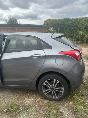 Стекло задней двери, левой 83411A6000 HYUNDAI