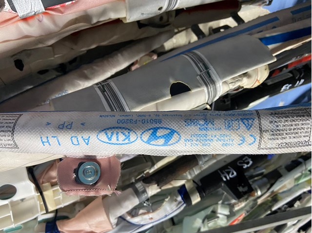 Левая шторка безопасности 85010F3200 HYUNDAI