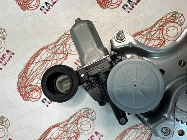 TOYOTA 8571035180 Мотор стеклоподъемника двери передней правой в наличии Ирпень