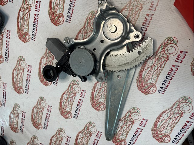 Мотор стеклоподъемника двери передней, правой 8571035180 TOYOTA