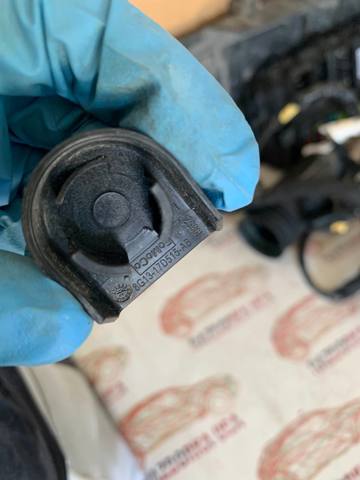 Заглушка гайки крепления поводка переднего дворника 8G1317D515AB FORD