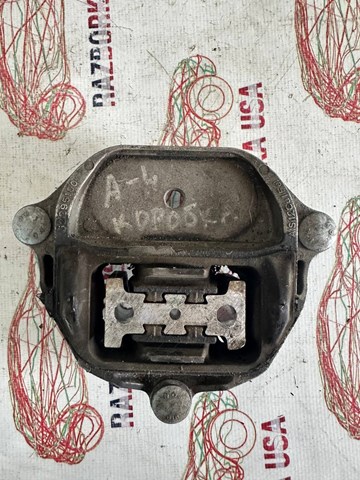Кронштейн подушки КПП 8K0399151 VAG