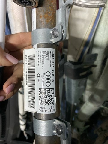 Шторка боковая правая 8R0880742J VAG