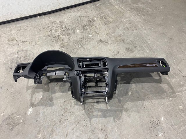 Панель салона передняя "торпедо" 8R1857003G24A VAG