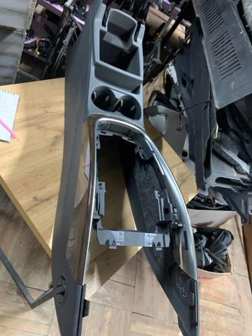 VAG 8R1863241B6PS Консоль панели управления центральная в наличии Чернигов