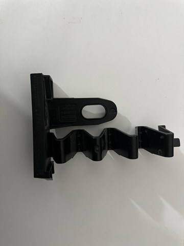 Направляющая переднего бампера 8W0807334 VAG
