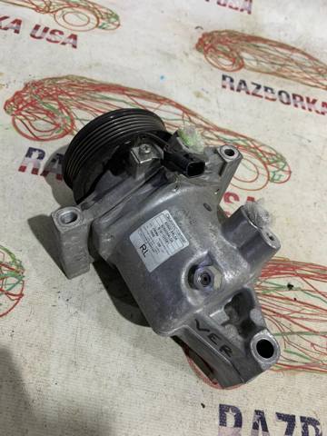 Компрессор хладагента 926005RL1A NISSAN