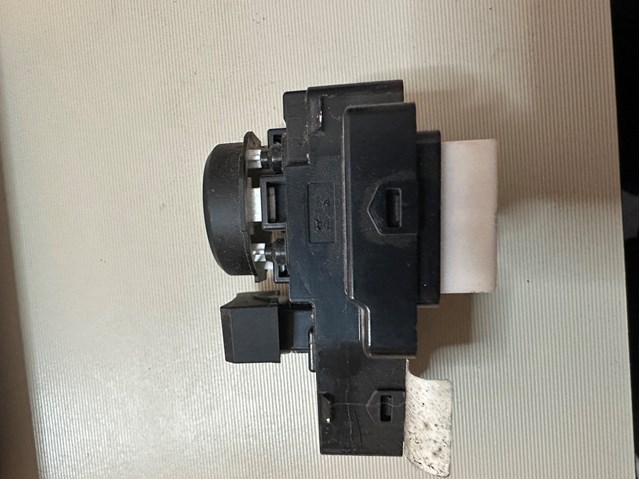 HYUNDAI 93573F2010 в наличии Украина