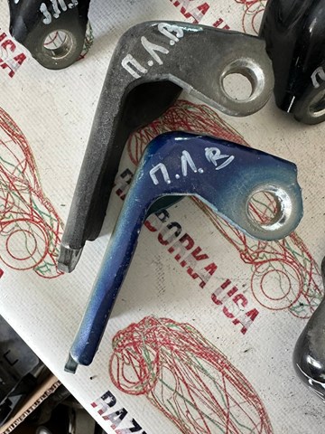 BB5Z7822801C FORD Петля двери передней левой купить в Ирпень
