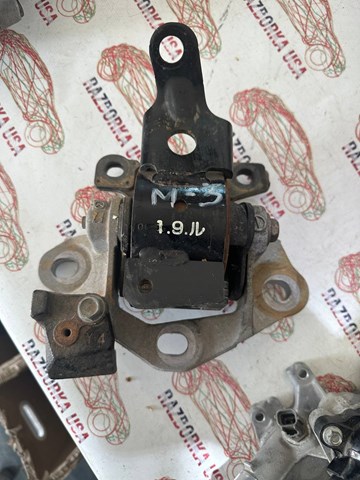Левая подушка двигателя BJS739070 MAZDA