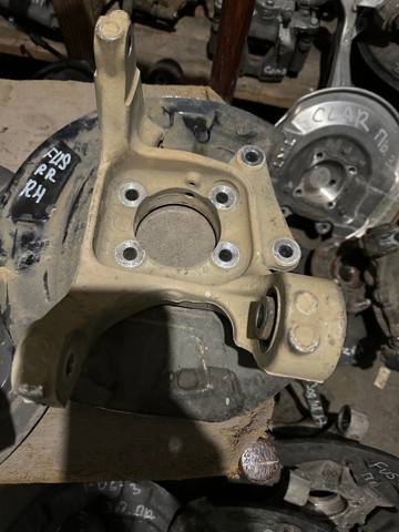 Цапфа поворотная правая DG9Z5B758B FORD