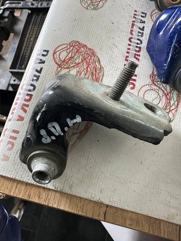 Петля задней правой двери DS7Z5426810B FORD