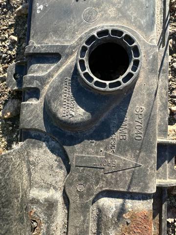 FT4Z16138D Суппорт радиатора нижний купить Тернополь