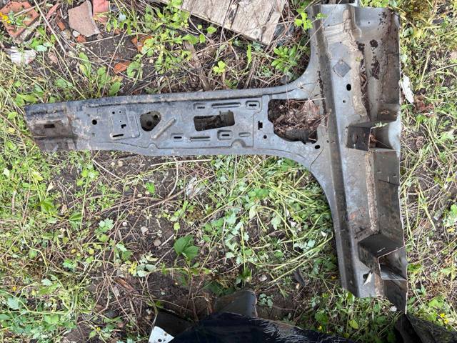 FT4Z5824300A FORD Стойка кузова центральная правая купить в Николаев