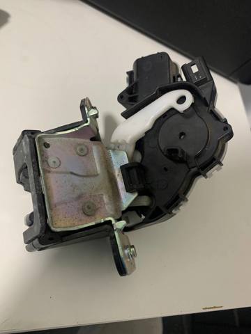 MAZDA G33M62310B Замок багажника в наличии Киев