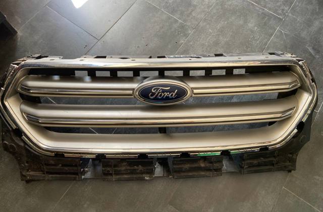 Облицовка радиатора GJ5Z8200C FORD