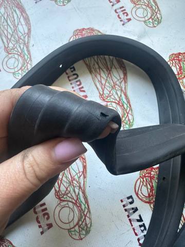 KB7W56770A MAZDA Уплотнитель капота купить в Чернигов