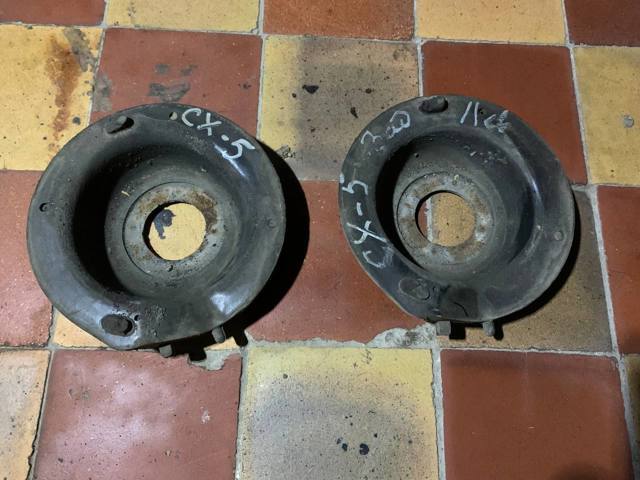 Проставка (резиновое кольцо) пружины задней, нижняя KD35280A3 MAZDA