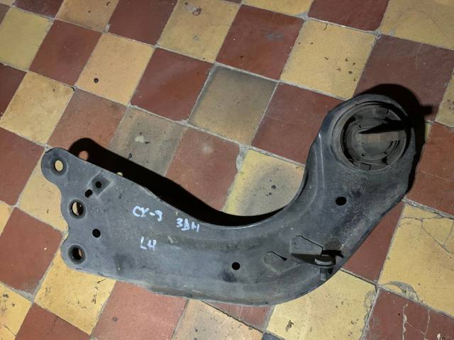 Рычаг/тяга задней подвески продольный нижний, левый KD3528250C MAZDA