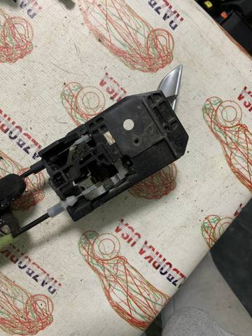 MAZDA KD5358330E Ручка двери правой внутренняя передняя/задняя в наличии Черновцы