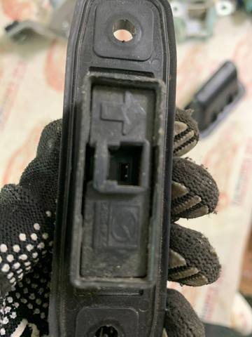 MAZDA KD53624B0 Кнопка привода замка крышки багажника (двери 3/5-й (ляды) в наличии Винница