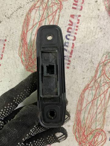 Кнопка привода замка задней 3/5 двери (ляды) KD53624B0 MAZDA
