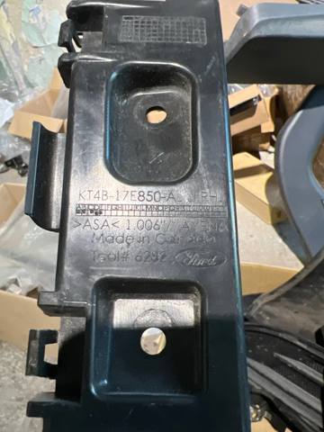 Направляющая заднего бампера, правая KT4B17E850A FORD