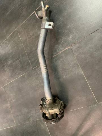 Помпа водяная, (насос) охлаждения PE0115010B MAZDA