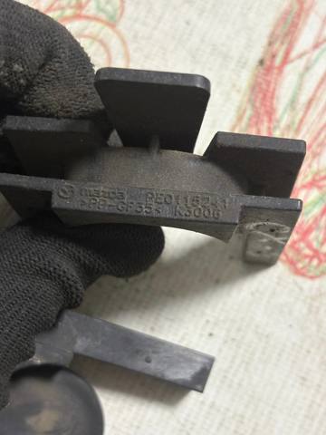 PE0115241 MAZDA Кронштейн радиатора купить в Черкассы
