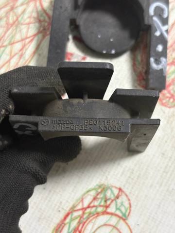 Подушка радиатора охлаждения PE0115241 MAZDA