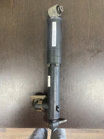 Задний правый амортизатор 562109801R RENAULT