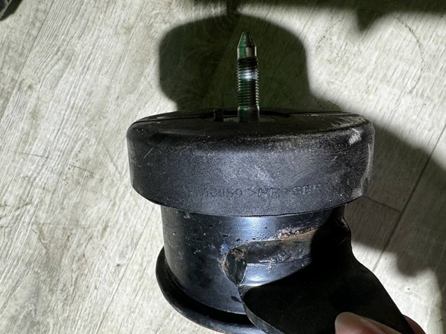 Передняя опора двигателя 112205SA0A NISSAN