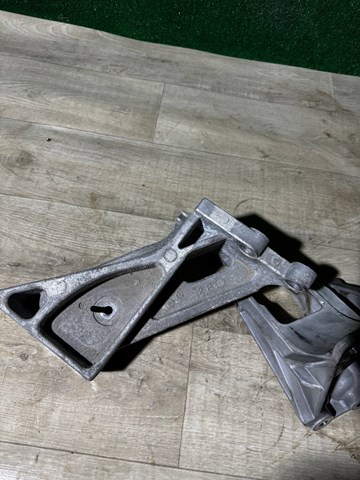 Кронштейн подушки (опоры) двигателя, левой 112535SA0A NISSAN