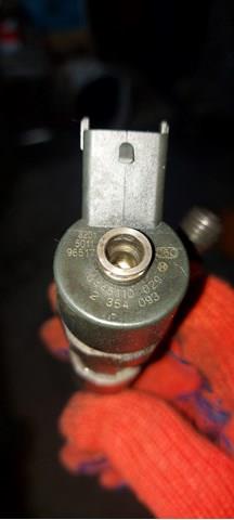 Форсунка дизельная в сборе 2354093 BMW