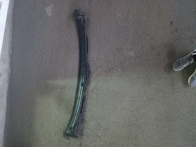 Решетка дворников 51718402642 BMW