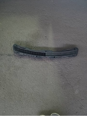 Решетка капота A2108800705 MERCEDES