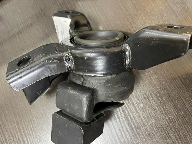 2181026700 HYUNDAI Правая подушка двигателя купить в Павлоград